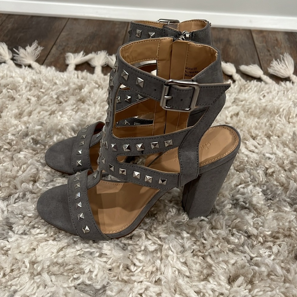 Gray suede heels - Picture 2 of 5